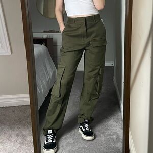 NWT - TNA Workwear Green Cargo Pants 🌳 Size 10 🫒 QUALITY 99% cotton